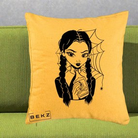 Perna Personalizata Wednesday cu Panza de Paianjen, 40x40 cm, Galben, Husa Detasabila, Perna Inclusa, BEKZ®