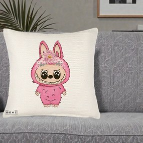 Perna Personalizata Labubu Roz cu Coroana Florala, 40x40 cm, Crem Reliefat, Husa Detasabila, Perna Inclusa, BEKZ®