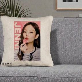 Perna Personalizata K-pop BLACKPINK Jennie cu Semnatura si Fond Roz, 40x40 cm, Bej Canapea, Husa Detasabila, Perna Inclusa, BEKZ®