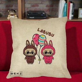 Perna Personalizata Labubu Cuplu cu Baloane, 40x40 cm, Crem, Husa Detasabila, Perna Inclusa, BEKZ®
