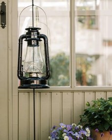 Felinar vintage negru cu petrol, din metal și sticlă, cu detalii aurii, capac de siguranță și fitil inclus, „Hurricane Lantern Black Large"
