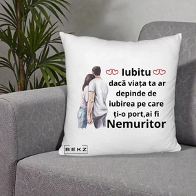 Cadou pentru Iubita - Perna Personalizata Iubitu Nemuritor cu Cuplu Acuarela si Inimi Rosii, 40x40 cm, Alb Pufos, Husa Detasabila, Perna Inclusa, BEKZ®