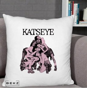 Perna Personalizata K-pop KATSEYE Foto Roz Vintage, 40x40 cm, Alb Pufos, Husa Detasabila, Perna Inclusa, BEKZ®