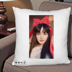 Perna Personalizata K-pop BLACKPINK Rose cu Funda Rosie, 40x40 cm, Alb Pufos, Husa Detasabila, Perna Inclusa, BEKZ®