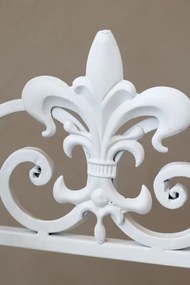 Etajeră metalică vintage, alb, cu 3 rafturi din lemn și floare de crin, 120 x 63 x 34 cm, „Bella”