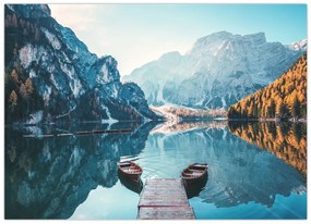 Tablou pe sticlă - Bărci pe Lacul Braies (70x50 cm)