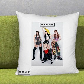 Perna Personalizata K-pop BLACKPINK Fotografie Grup Tinute Edgy, 40x40 cm, Alb Pufos, Husa Detasabila, Perna Inclusa, BEKZ®
