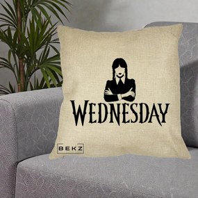 Perna Personalizata Wednesday Addams cu Brate Incrucisate, 40x40 cm, Crem, Husa Detasabila, Perna Inclusa, BEKZ®