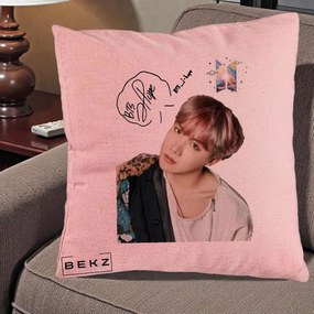 Perna Personalizata K-pop BTS J-Hope Par Roz Autograf, 40x40 cm, Roz, Husa Detasabila, Perna Inclusa, BEKZ®