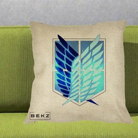 Perna Personalizata Attack on Titan Wings of Freedom, 40x40 cm, Crem, Husa Detasabila, Perna Inclusa, BEKZ®