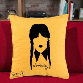 Perna Personalizata Wednesday Addams Silueta Alb-Negru, 40x40 cm, Galben, Husa Detasabila, Perna Inclusa, BEKZ®