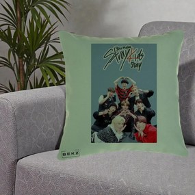 Perna Personalizata K-pop Stray Kids You Make Stray Kids Stay cu Foto Grup, 40x40 cm, Verde, Husa Detasabila, Perna Inclusa, BEKZ®