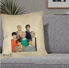 Perna Personalizata K-pop BTS Fotografie Grup Tinute Elegante, 40x40 cm, Crem, Husa Detasabila, Perna Inclusa, BEKZ®