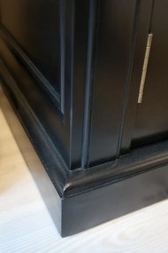 Bibliotecă din lemn masiv cu 4 rafturi și dulap cu 2 uși, finisaj negru, Marseille