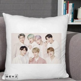 Perna Personalizata K-pop BTS Foto Grup Landscape Pastel, 40x40 cm, Alb Pufos, Husa Detasabila, Perna Inclusa, BEKZ®