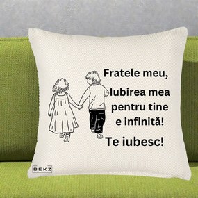 Cadou pentru Frate - Perna Personalizata Fratele Meu Te Iubesc Copii Tinand Maini Varianta 2, 40x40 cm, Crem Reliefat, Husa Detasabila, Perna Inclusa, BEKZ®