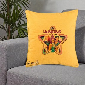 Perna Personalizata K-pop HUNTRX Trio Stea cu Pisica, 40x40 cm, Galben, Husa Detasabila, Perna Inclusa, BEKZ®
