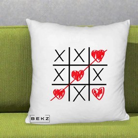 Cadou Romantic - Perna Personalizata Love Joc X si Inima cu Castigator Iubire, 40x40 cm, Alb Pufos, Husa Detasabila, Perna Inclusa, BEKZ®