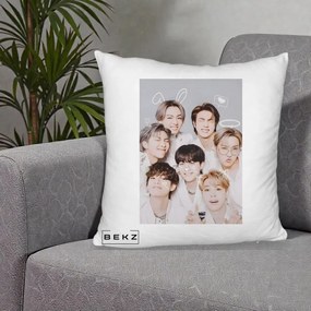 Perna Personalizata K-pop BTS Foto Grup Cute cu Animatii si 7 Membrii, 40x40 cm, Alb Pufos, Husa Detasabila, Perna Inclusa, BEKZ®