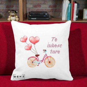 Perna Decorativa Te Iubesc Tare cu Bicicleta Roz si Baloane Inima, 40x40 cm, Alba Mata, Husa Detasabila, Perna Inclusa, BEKZ®