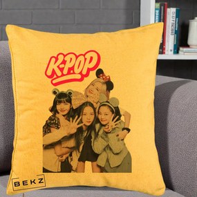Perna Personalizata BLACKPINK K-Pop Grup Pozitii Amuzante, 40x40 cm, Galben, Husa Detasabila, Perna Inclusa, BEKZ®