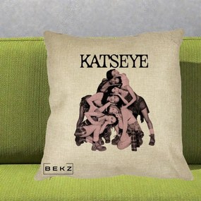 Perna Personalizata K-pop KATSEYE Foto Roz Vintage, 40x40 cm, Crem, Husa Detasabila, Perna Inclusa, BEKZ®