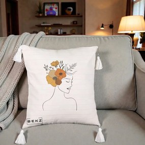 Perna Decorativa Portret Feminin Flori Galbene-Portocalii, 40x40 cm, Bej cu Franjuri, Husa Detasabila, Perna Inclusa, BEKZ®