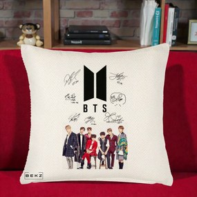 Perna Personalizata K-pop BTS Semnaturi Foto, 40x40 cm, Crem Reliefat, Husa Detasabila, Perna Inclusa, BEKZ®