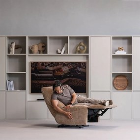 Fotoliu maro deschis reglabil de relaxare cu tapițerie din catifea reiată Hein – WOOOD