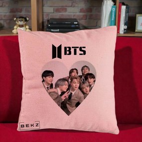 Perna Personalizata K-pop BTS Grup Fotografie in Inima, 40x40 cm, Roz, Husa Detasabila, Perna Inclusa, BEKZ®