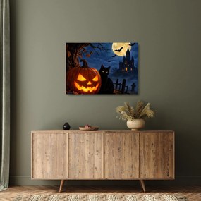 Tablou pe sticlă - Pisică neagră lângă un dovleac luminat de Halloween (70x50 cm)