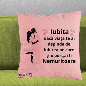 Cadou pentru Iubita - Perna Personalizata Iubita Nemuritoare cu Siluete de Cuplu, 40x40 cm, Roz, Husa Detasabila, Perna Inclusa, BEKZ®