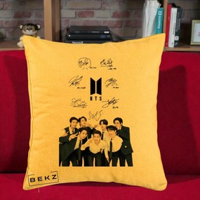 Perna Personalizata K-pop BTS Autografe Toti Membrii cu Fotografie, 40x40 cm, Galben, Husa Detasabila, Perna Inclusa, BEKZ®