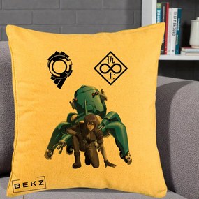 Perna Personalizata Ghost in the Shell Motoko si Tachikoma, 40x40 cm, Galben, Husa Detasabila, Perna Inclusa, BEKZ®