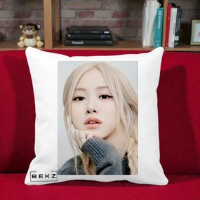 Perna Personalizata K-pop BLACKPINK Rose cu Jucarie de Plus, 40x40 cm, Alba Mata, Husa Detasabila, Perna Inclusa, BEKZ®