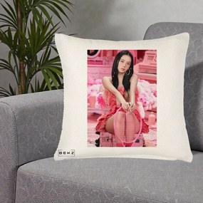 Perna Personalizata K-pop BLACKPINK Jisoo Pink Room, 40x40 cm, Crem Reliefat, Husa Detasabila, Perna Inclusa, BEKZ®