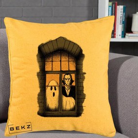 Perna Decorativa Halloween Fantoma si Dracula la Fereastra, 40x40 cm, Galben, Husa Detasabila, Perna Inclusa, BEKZ®