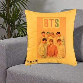 Perna Personalizata K-pop BTS Foto Grup cu BTS si Fond Roz Pastel, 40x40 cm, Galben, Husa Detasabila, Perna Inclusa, BEKZ®