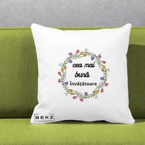 Cadou pentru Invatatoare - Perna Personalizata Cea mai Buna Invatatore cu Coronita Florala Colorata, 40x40 cm, Alba Mata, Husa Detasabila, Perna Inclusa, BEKZ®