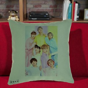 Perna Personalizata K-pop BTS Foto Grup Pastel Colorat cu 7 Membrii, 40x40 cm, Verde, Husa Detasabila, Perna Inclusa, BEKZ®
