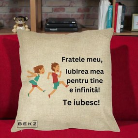 Cadou pentru Frate - Perna Personalizata Fratele Meu Te Iubesc Copii Alergand Colorat, 40x40 cm, Crem, Husa Detasabila, Perna Inclusa, BEKZ®