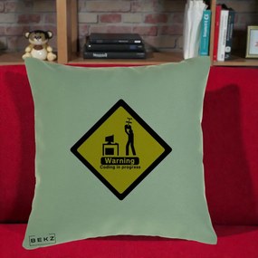 Perna Personalizata Warning Coding in Progress, 40x40 cm, Verde, Husa Detasabila, Perna Inclusa, BEKZ®