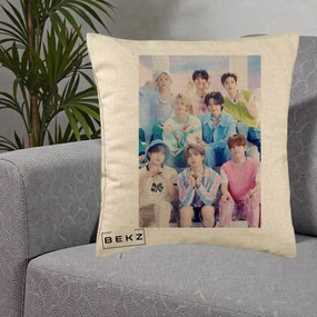 Perna Personalizata K-Pop Grup Foto Pasteluri cu 8 Artisti, 40x40 cm, Bej, Husa Detasabila, Perna Inclusa, BEKZ®