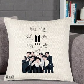 Perna Personalizata K-pop BTS Autografe Toti Membrii cu Fotografie, 40x40 cm, Crem Reliefat, Husa Detasabila, Perna Inclusa, BEKZ®
