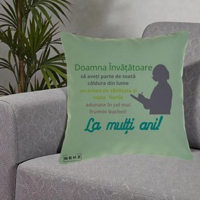 Cadou pentru Invatatoare - Perna Personalizata Doamna Invatatore La Multi Ani cu Silueta si Text Colorat, 40x40 cm, Verde, Husa Detasabila, Perna Inclusa, BEKZ®