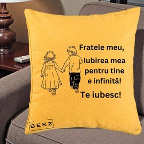 Cadou pentru Frate - Perna Personalizata Fratele Meu Te Iubesc Copii Tinand Maini Varianta 2, 40x40 cm, Galben, Husa Detasabila, Perna Inclusa, BEKZ®