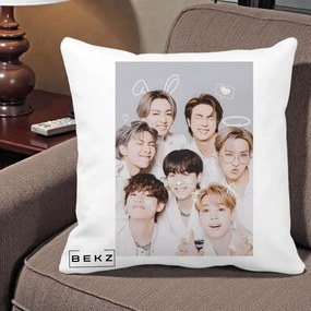 Perna Personalizata K-pop BTS Foto Grup Cute cu Animatii si 7 Membrii, 40x40 cm, Alba Mata, Husa Detasabila, Perna Inclusa, BEKZ®