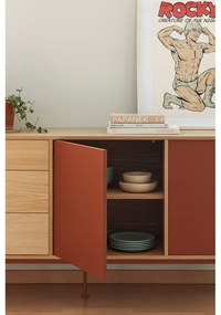Comodă cu aspect de lemn de stejar Teulat Yoko, lățime 180 cm, roșu cărămiziu