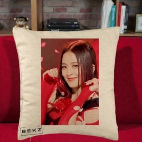 Perna Personalizata K-pop BLACKPINK Jisoo Rosu, 40x40 cm, Bej, Husa Detasabila, Perna Inclusa, BEKZ®