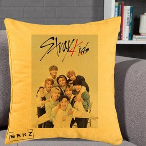 Perna Personalizata K-pop Stray Kids cu Foto Grup Alb-Albastru, 40x40 cm, Galben, Husa Detasabila, Perna Inclusa, BEKZ®